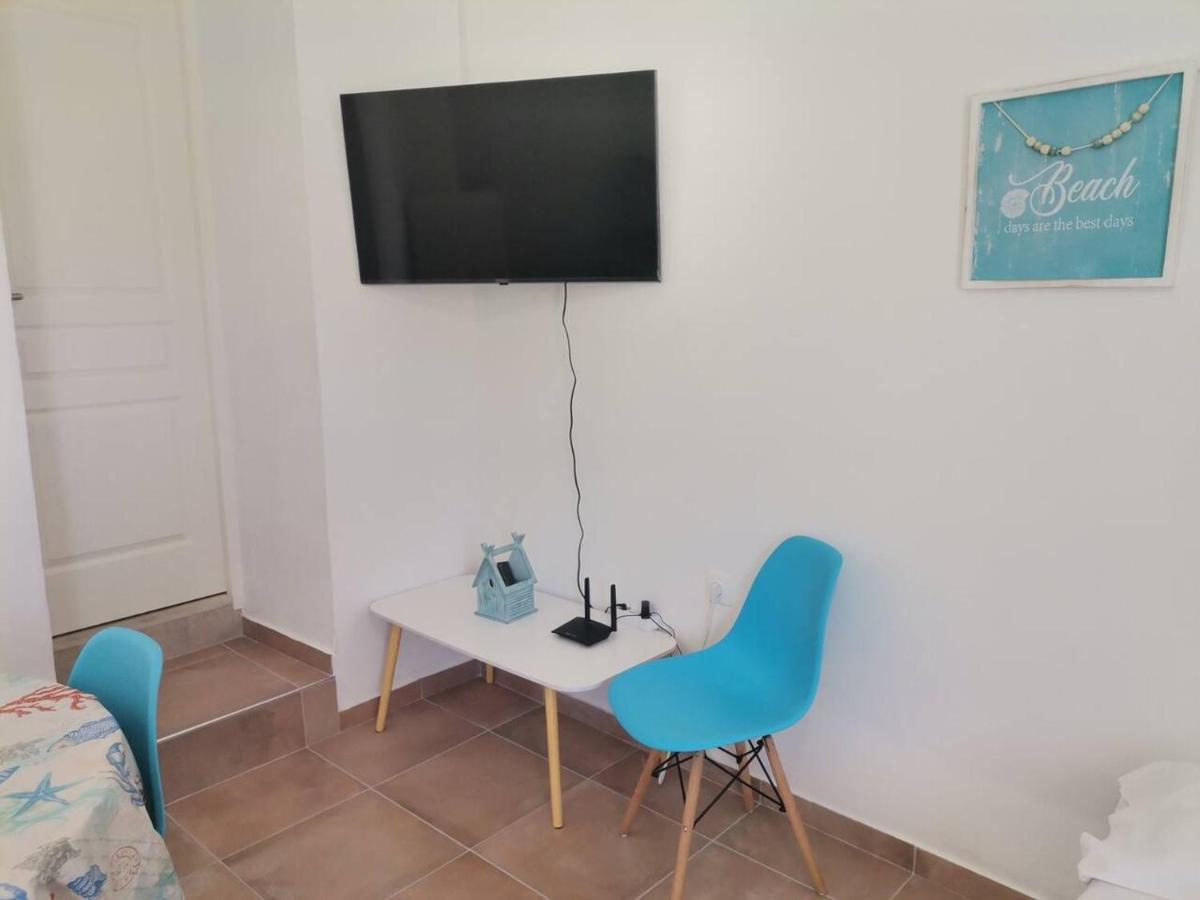 Blue Central Apt 10 Min To The Port/ Wash Machine Lavrion Exterior photo