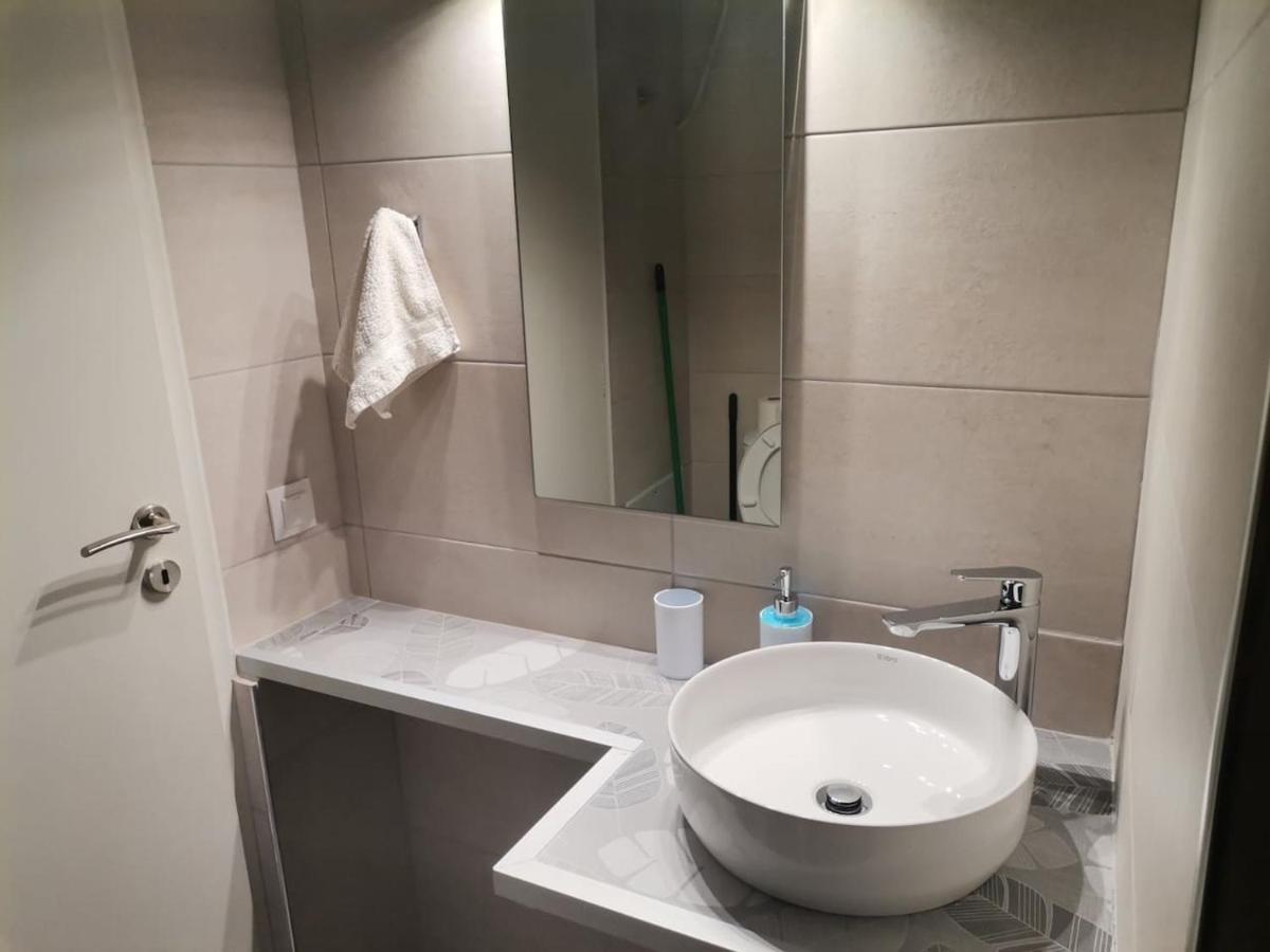 Blue Central Apt 10 Min To The Port/ Wash Machine Lavrion Exterior photo