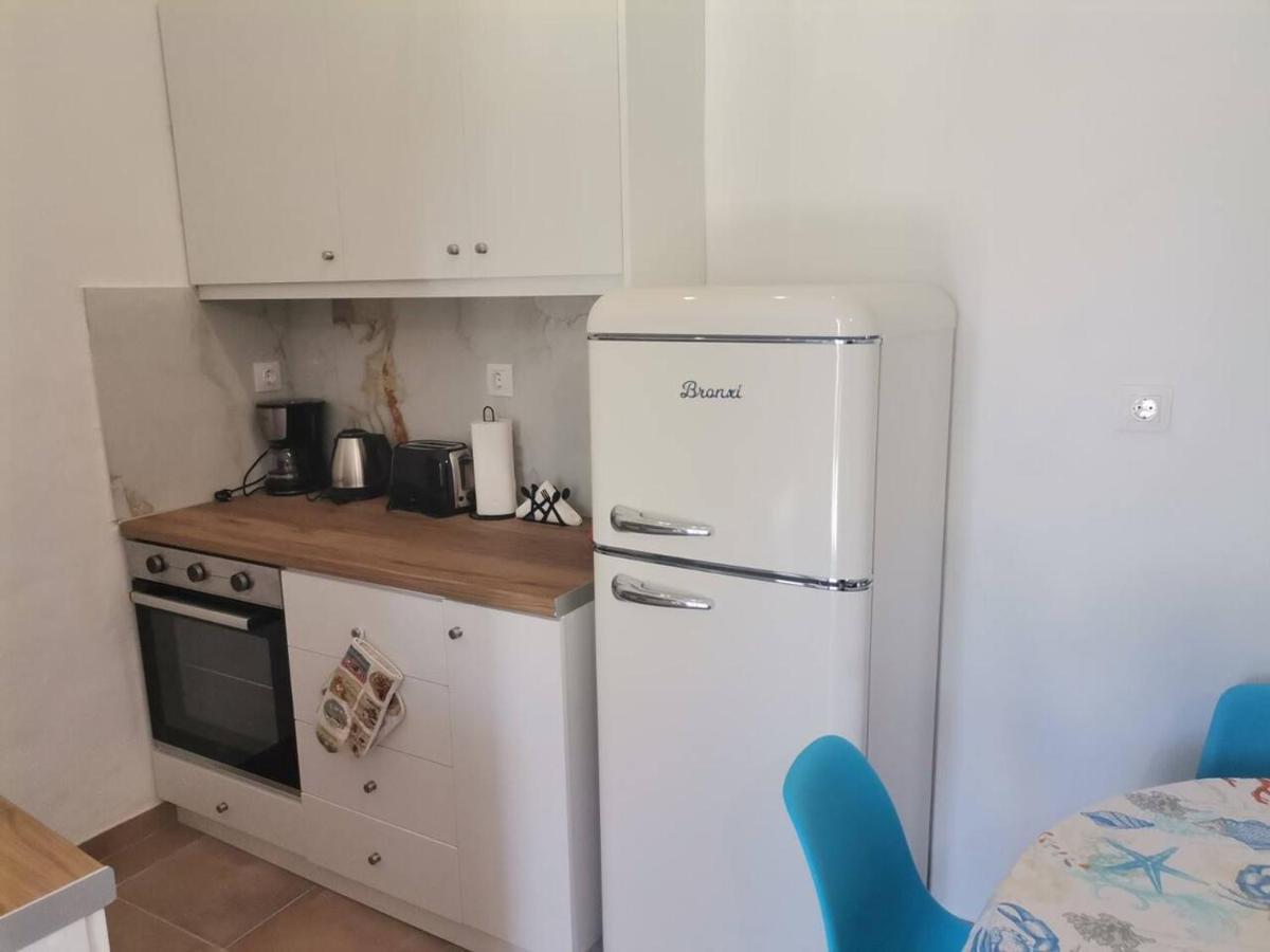 Blue Central Apt 10 Min To The Port/ Wash Machine Lavrion Exterior photo