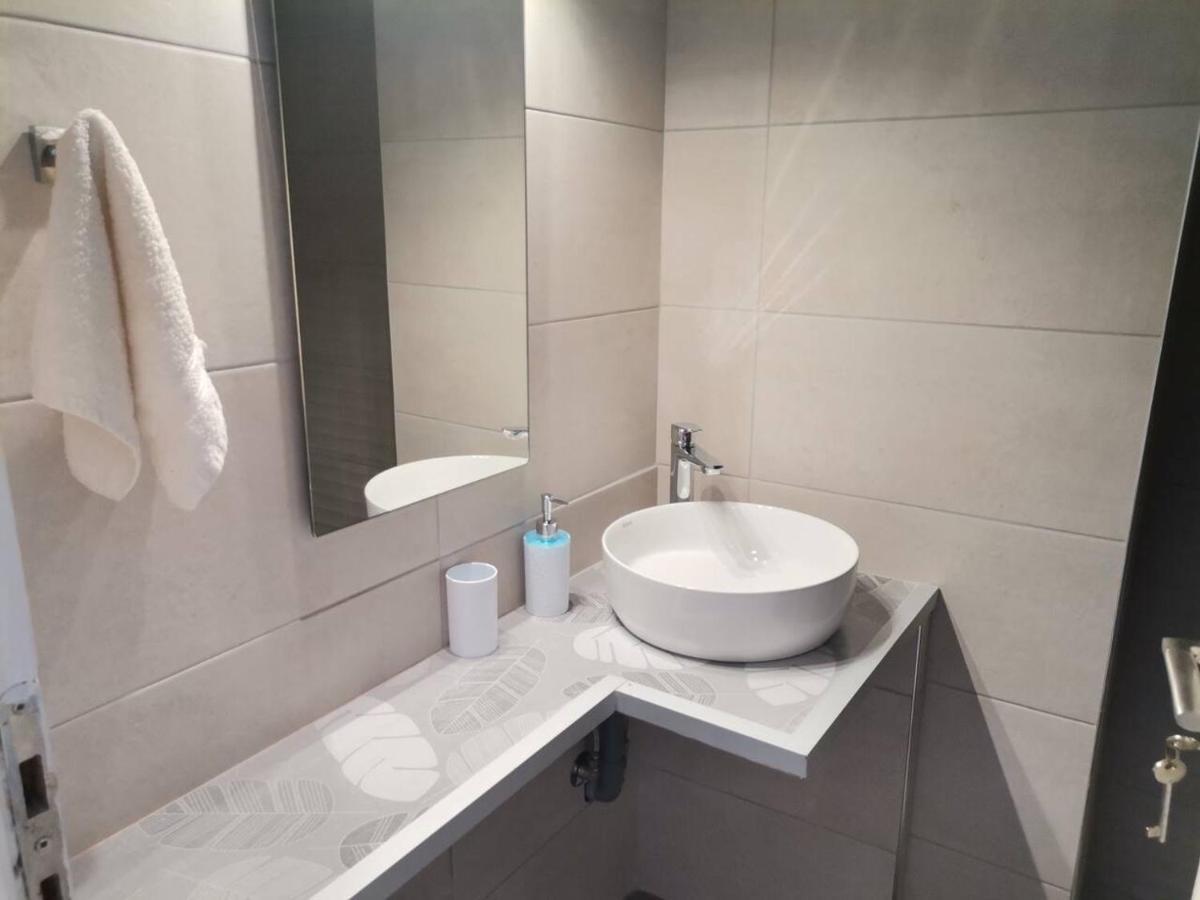 Blue Central Apt 10 Min To The Port/ Wash Machine Lavrion Exterior photo
